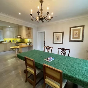  Gasthof Private In Forest Hill With Full Kitchen And Parking Kanada